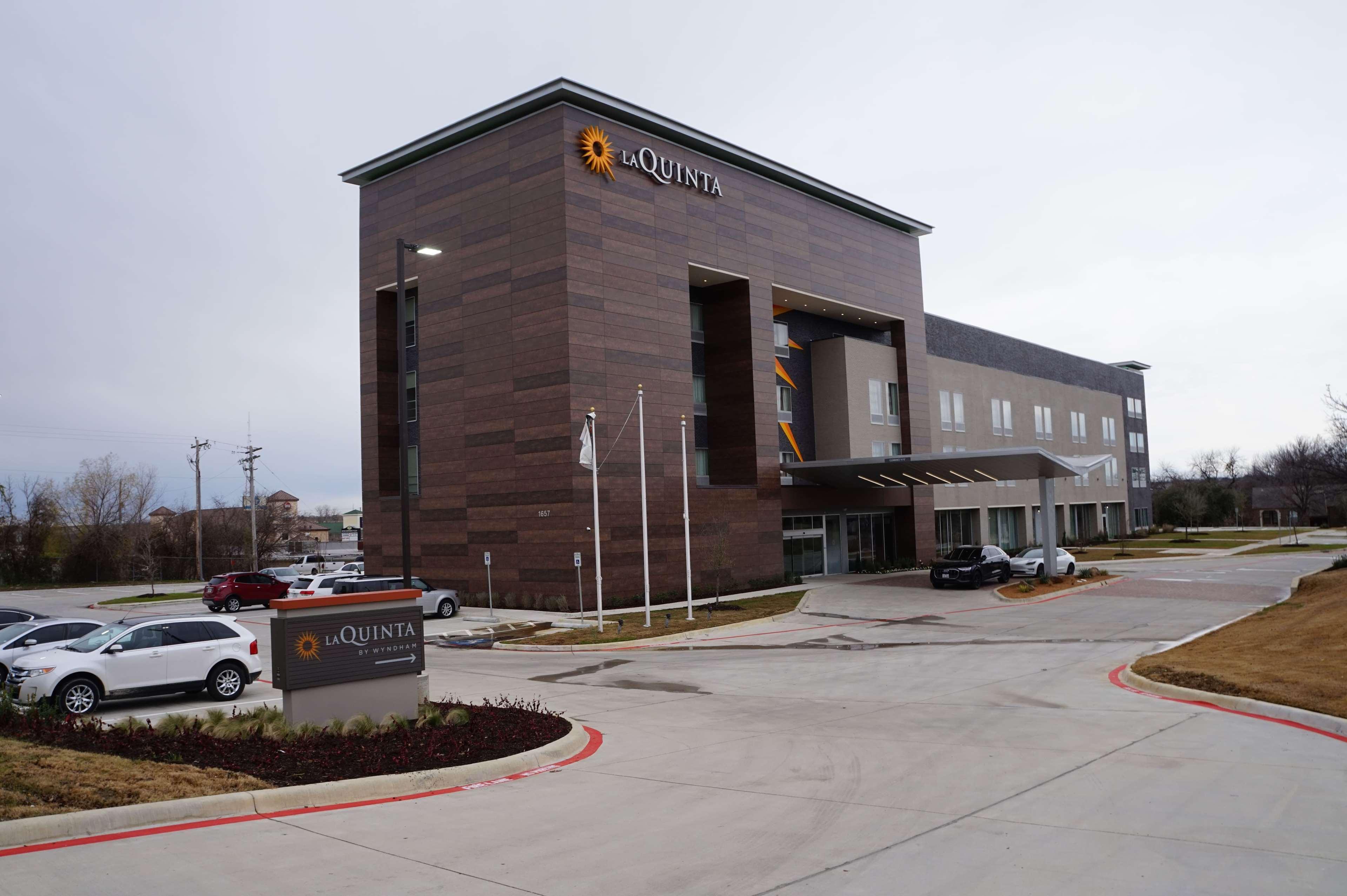 La Quinta Inn & Suites By Wyndham Lewisville Exterior foto